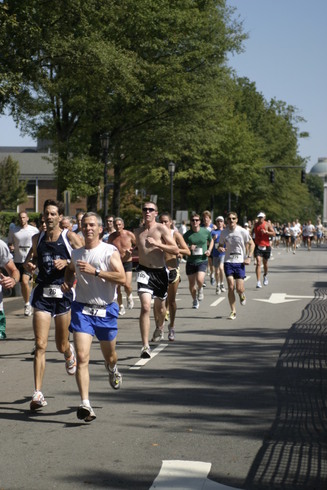 Runners during 2006 Second Empire 5K Classic